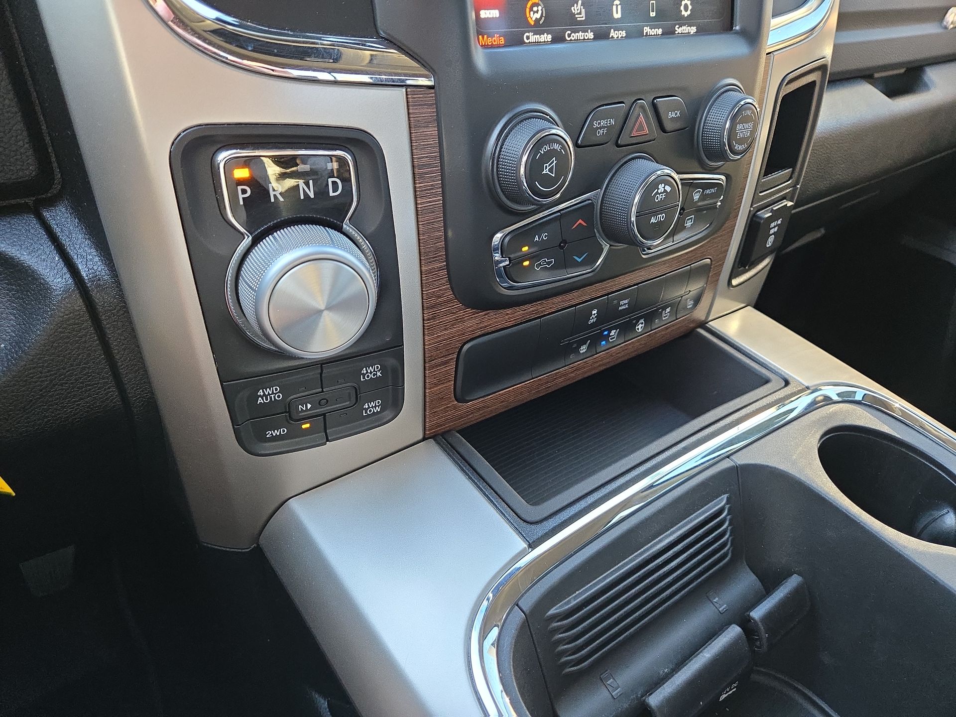 2019 RAM 1500 Classic Laramie Crew Cab 4x4 5'7" Box