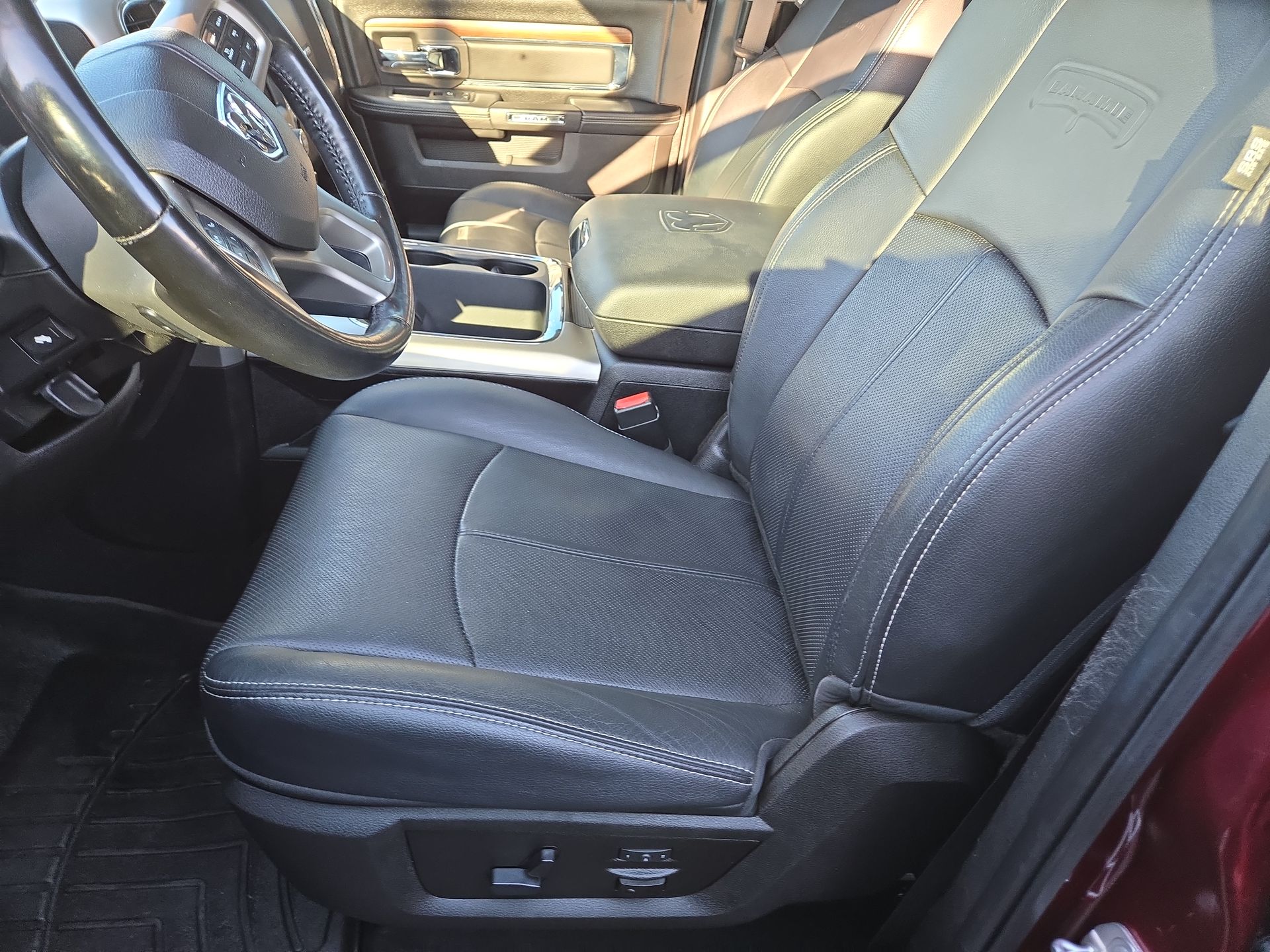 2019 RAM 1500 Classic Laramie Crew Cab 4x4 5'7" Box