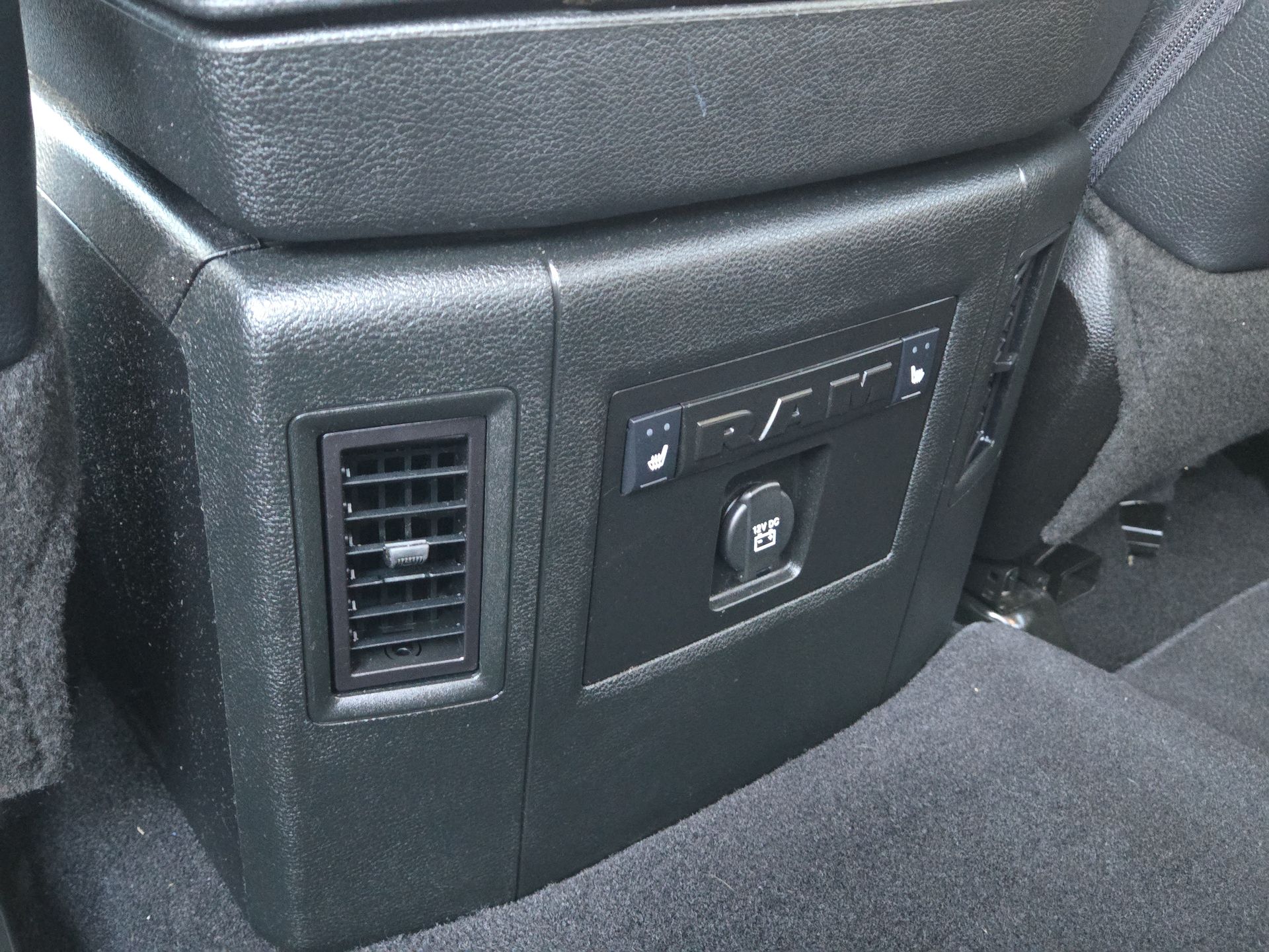 2019 RAM 1500 Classic Laramie Crew Cab 4x4 5'7" Box