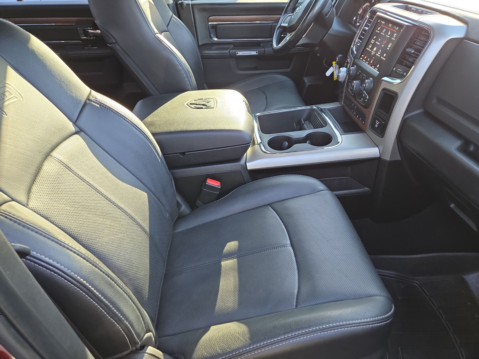 2019 RAM 1500 Classic Laramie Crew Cab 4x4 5'7" Box