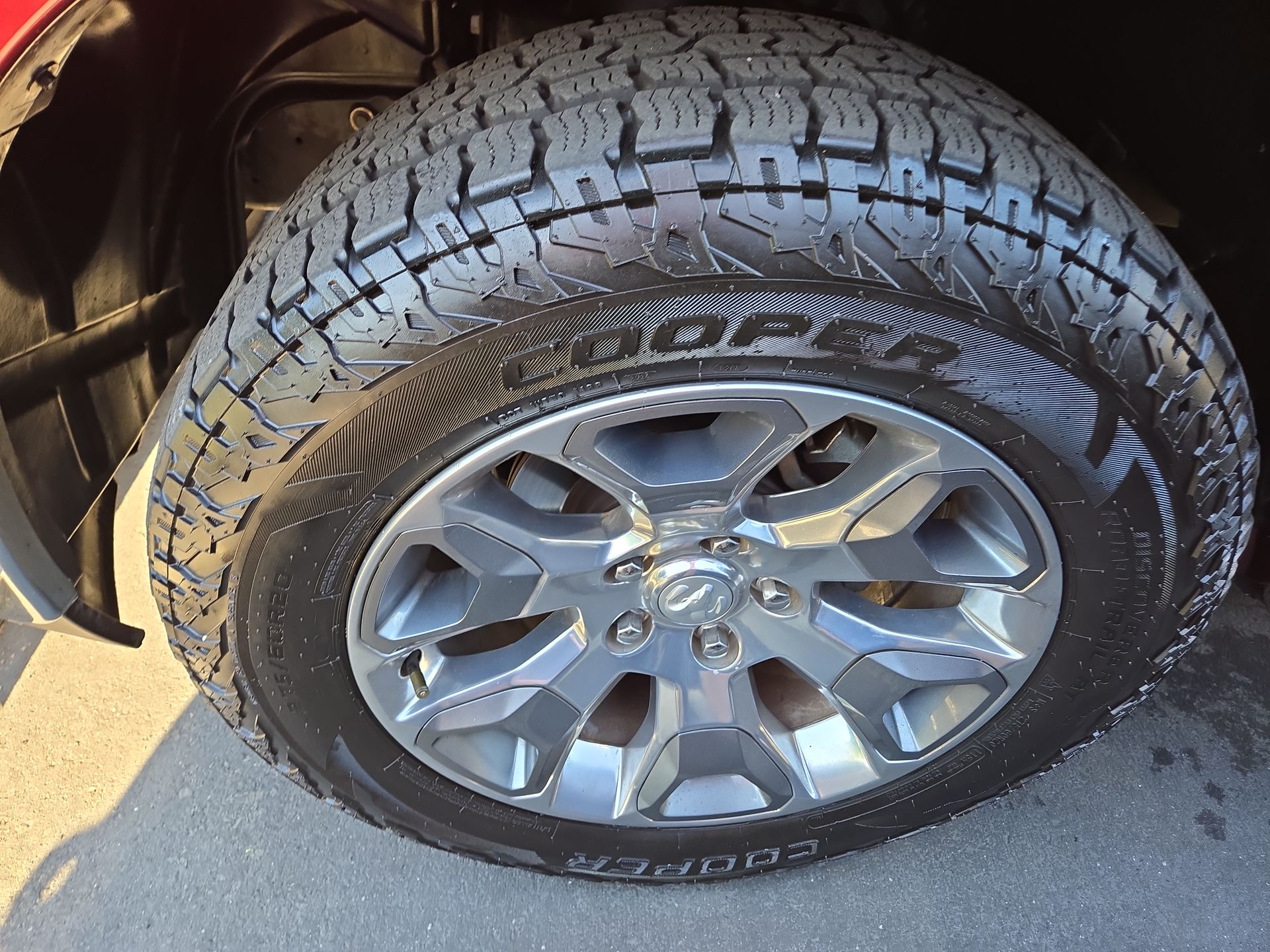 2019 RAM 1500 Classic Laramie Crew Cab 4x4 5'7" Box