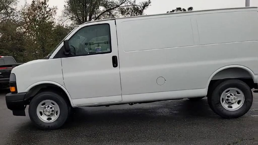 2025 Chevrolet Express Cargo 2500 WT