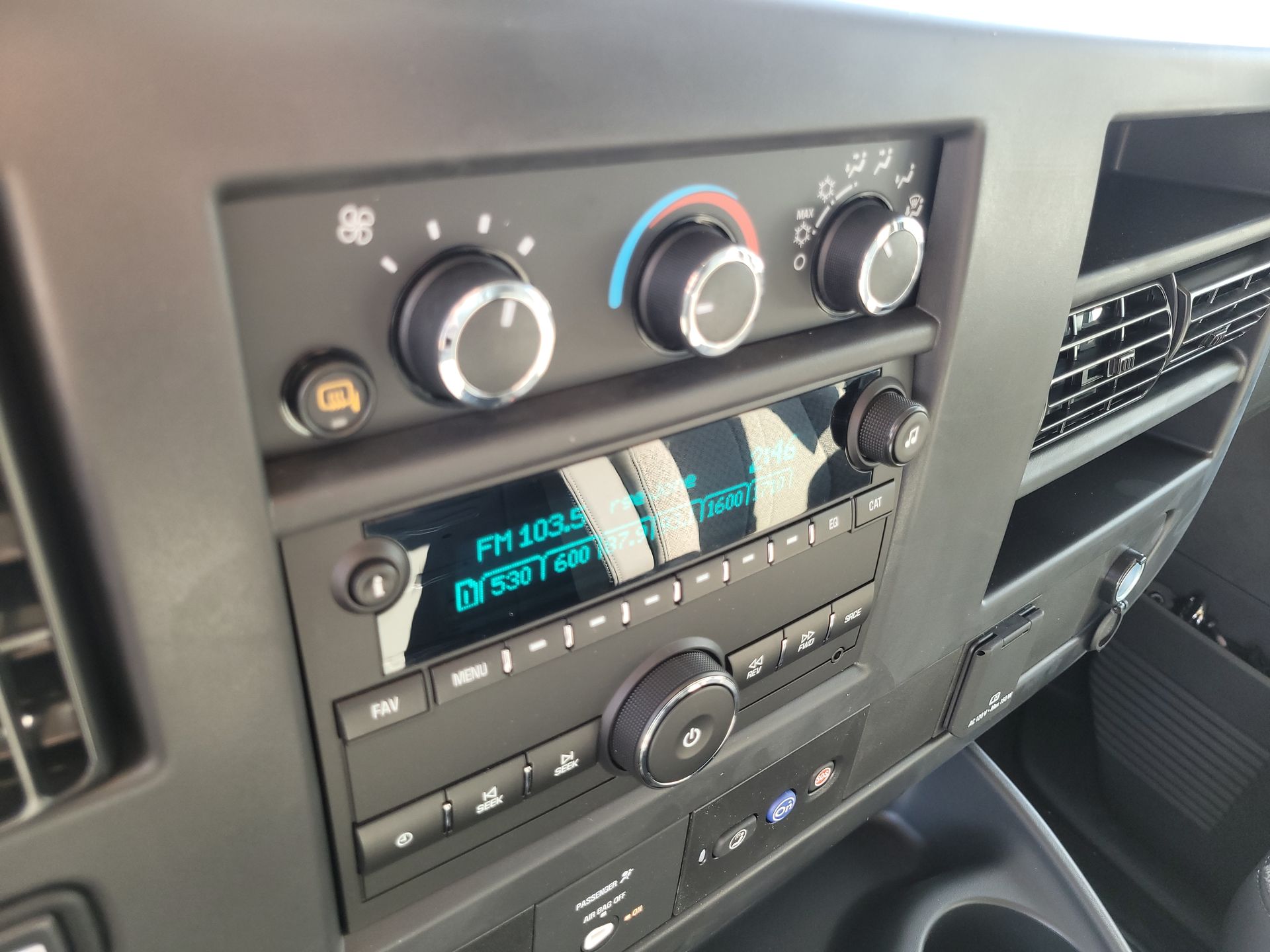 2025 Chevrolet Express Cargo 2500 WT