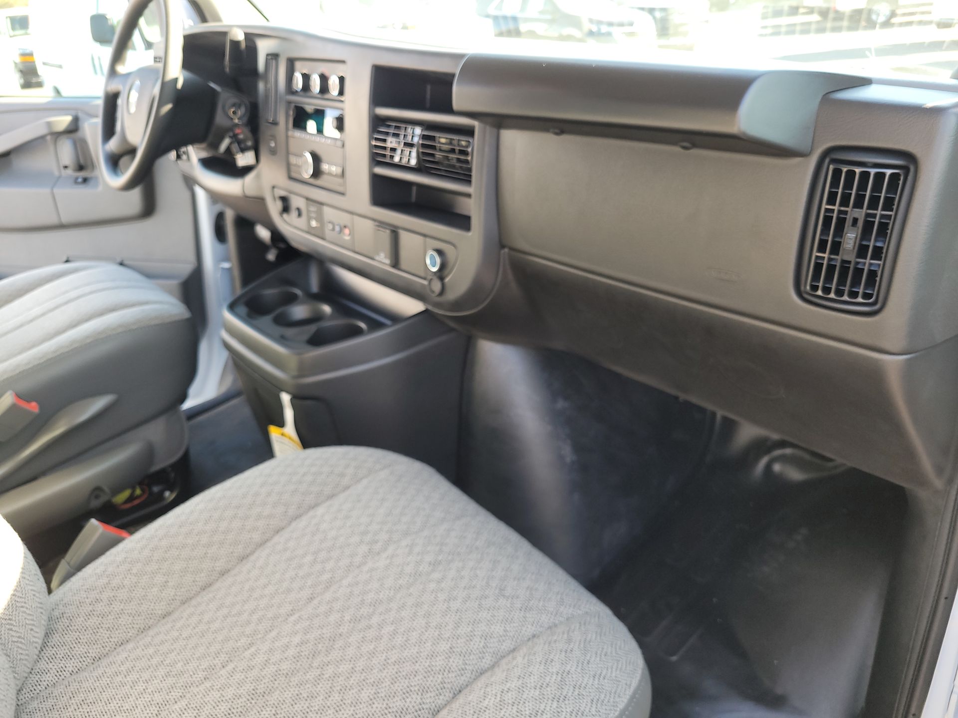 2025 Chevrolet Express Cargo 2500 WT