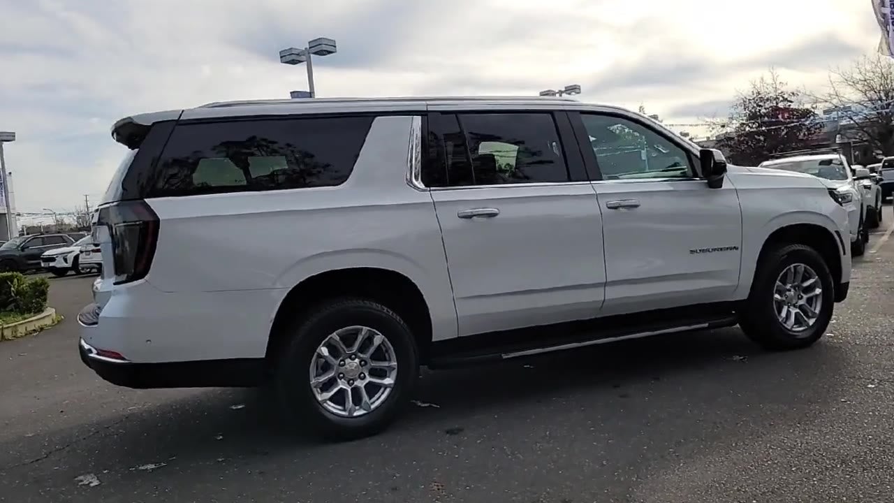 2026 Chevrolet Suburban LT