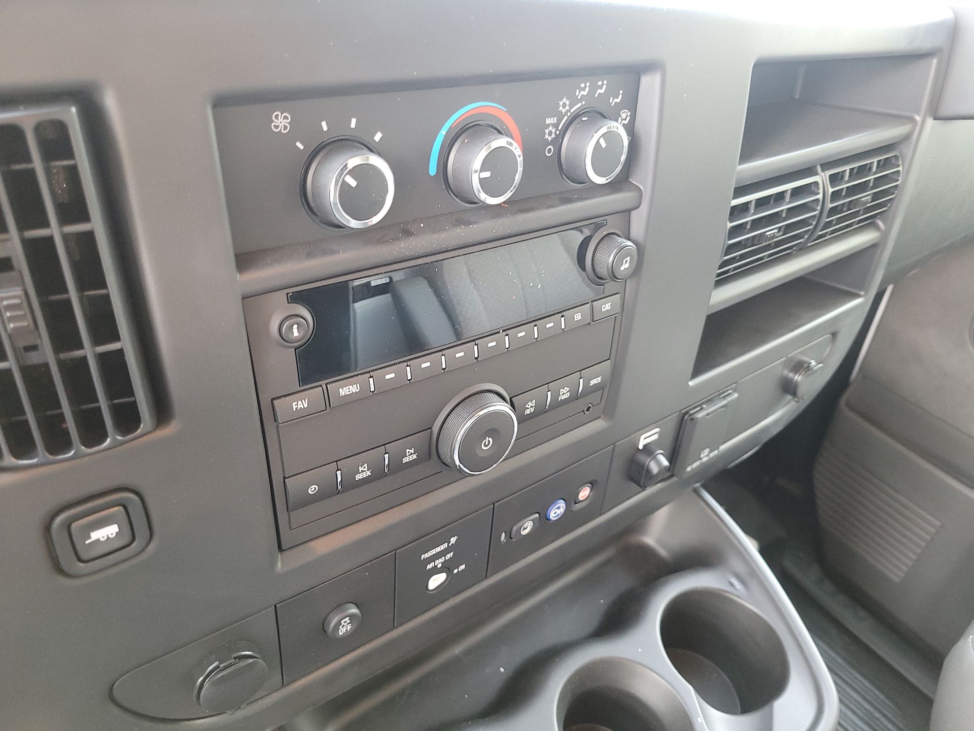 2025 Chevrolet Express Cutaway 3500 1WT