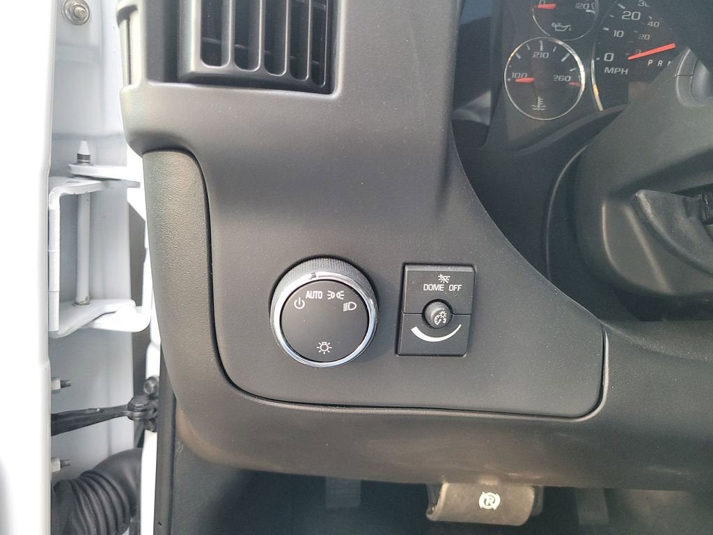 2025 Chevrolet Express Cutaway 3500 1WT