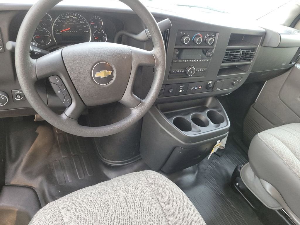 2025 Chevrolet Express Cutaway 3500 1WT