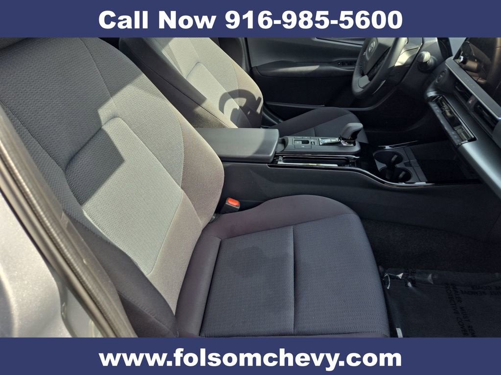 2025 Toyota Prius LE